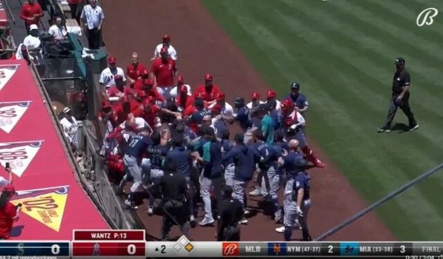 Video: Tremenda bronca entre jugadores de Angelinos y Marineros