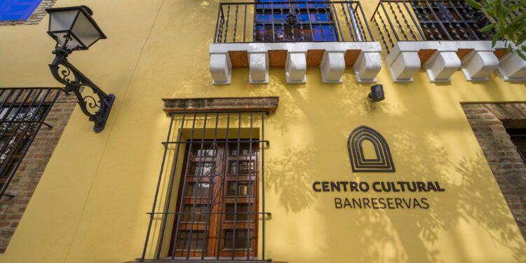 Música, poesía y arte visual en el Centro Cultural Banreservas