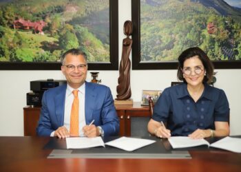 Excel y Centro León firman convenio para promover el arte dominicano