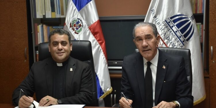 Mescyt y la Universidad UCNE acuerdan impartir Maestría en Investigación Científica