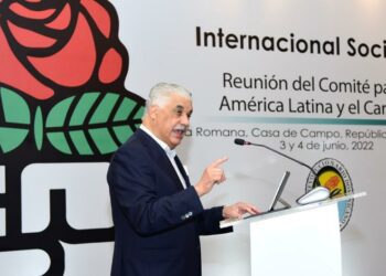 Miguel Vargas alerta sobre peligros del populismo y el autoritarismo