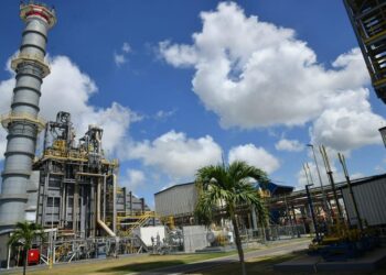 Legisladores favorecen continuar transformación de la matriz de generación eléctrica 