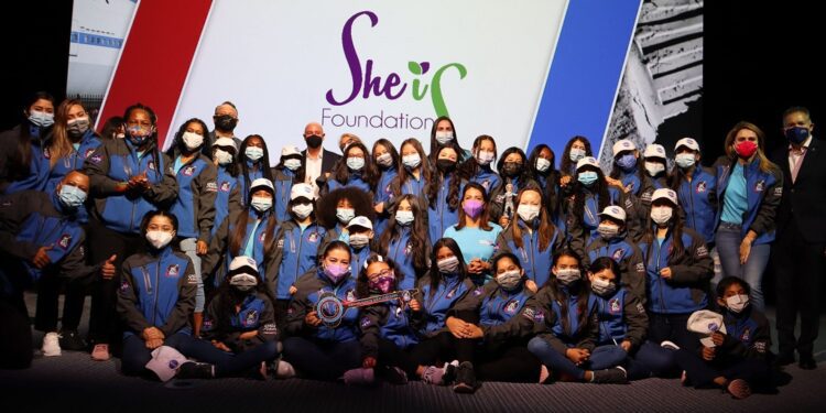 La Fundación She Is integrará a niñas al programa Space Center de la Nasa