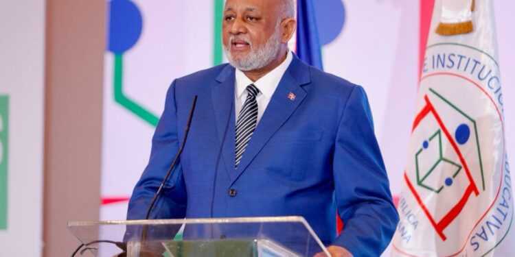 MINERD aplica aumento salarial del 10% al magisterio