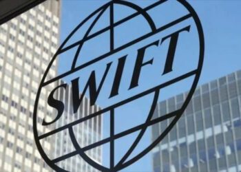 El descenso del dólar por el uso del SWIFT