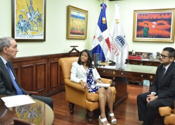 Universidad mexicana otorgará 2 mil becas para docentes de República Dominicana