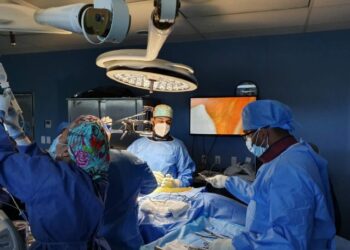 Intrusismo, clavito en el zapato en cirugía plástica