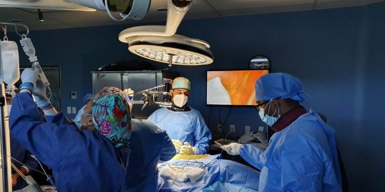 Intrusismo, clavito en el zapato en cirugía plástica