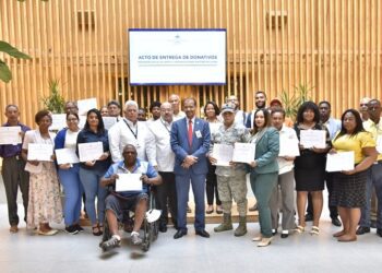 Hacienda dona a 25 entidades equipos decomisados a bancas ilegales