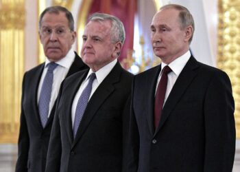 El embajador de EEUU en Rusia admite que sería "imposible cancelar" a Tolstoi o Tchaikovski