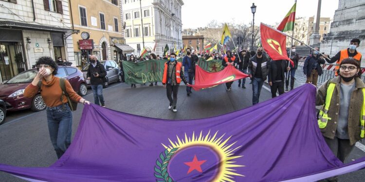 El Ejército turco mata a la presidenta de la filial femenina del PKK