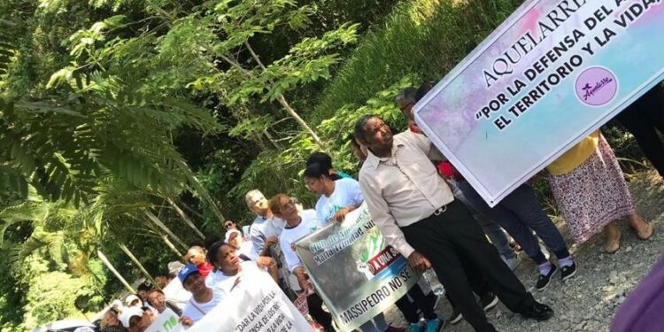 Organizaciones comunitarias y sociales protestan por presa en río Masipedro