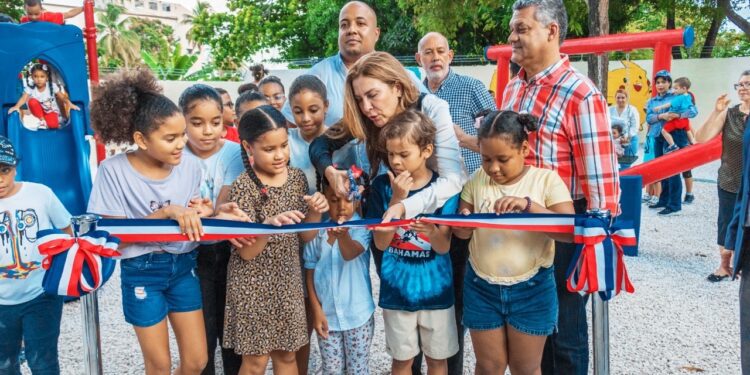Alcaldesa Carolina Mejía entrega nuevo parque a vecinos de Costa Caribe