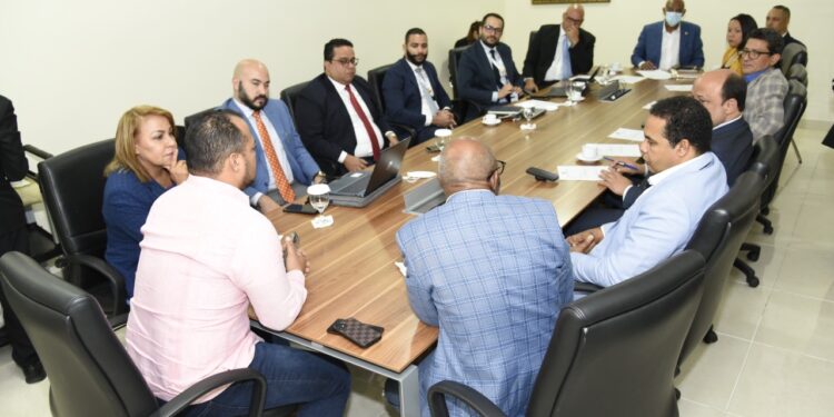 Diputados conocen dificultades de líneas aéreas dominicanas