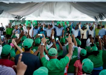 Leonel Fernández se reúne con empresarios y productores agropecuarios