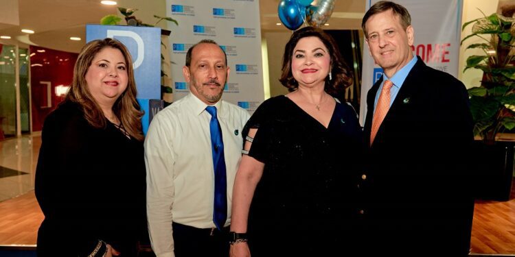 Progressive English Celebra 30 años de Servicio