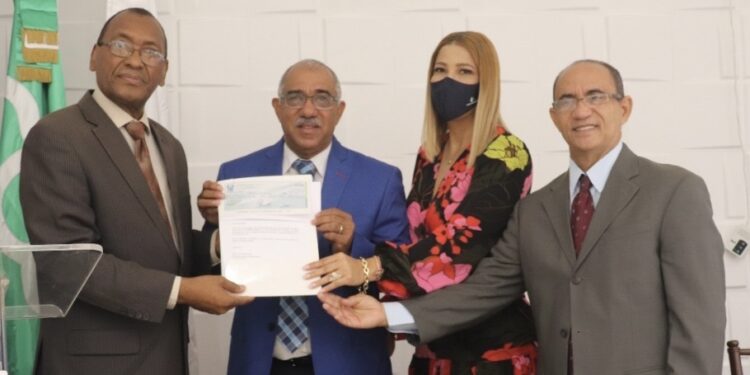 Coopseguros entrega certificado de socias a 42 nuevas cooperativas