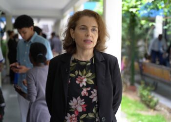 Destacan la importancia del uso conjunto  de libros de textos impresos y digitales 