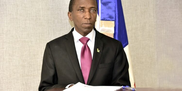 Andrés de las Mercedes respalda reclamos salariales de técnicos docentes 