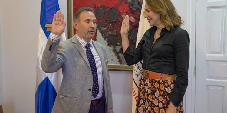 Carlos Veitía es el nuevo director general del Teatro Nacional