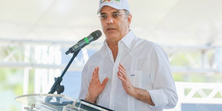 Abinader entrega RD$124 millones para indemnizar a ex agricultores Valle Nuevo