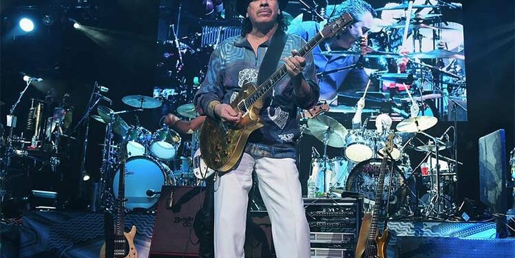 Carlos Santana se desploma durante concierto en Michigan, EEUU