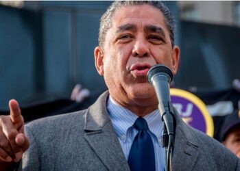 Congresista Espaillat destaca avance de dominicanos en el exterior