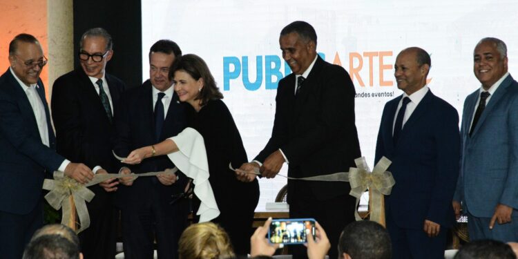 Inauguran Expo AMAPROSAN 2022; vicepresidenta recibe reconocimiento