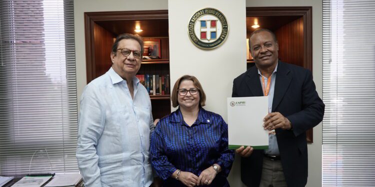 La UNPHU y el MOPC acuerdan Maestría Administrativo y Gestión Pública