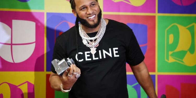 El Alfa gana en Premios Juventud como mejor “Artista Masculino On the Rise”