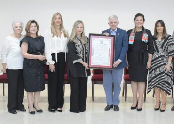 Gran homenaje a Sonia, Luis y Vitico en Casa de Teatro