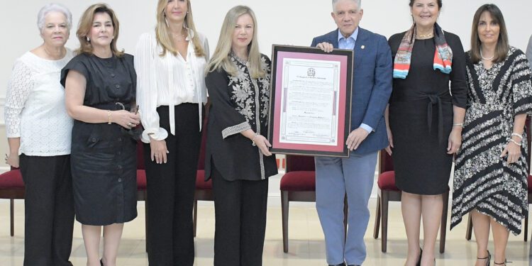 Gran homenaje a Sonia, Luis y Vitico en Casa de Teatro