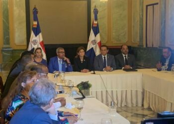 Turbulencia y calma; Gobierno y médicos llegan a acuerdos