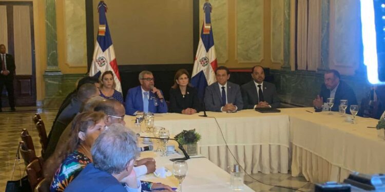 Turbulencia y calma; Gobierno y médicos llegan a acuerdos