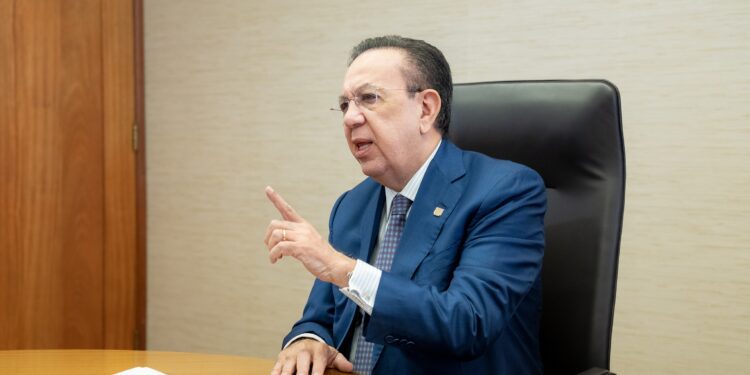 Valdez Albizu destaca la rápida recuperación de la economía de República Dominicana