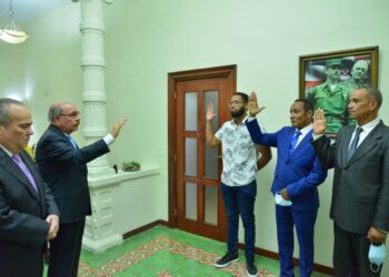 Danilo juramenta en el PLD dos de la FP y uno del PRM de Monte Plata