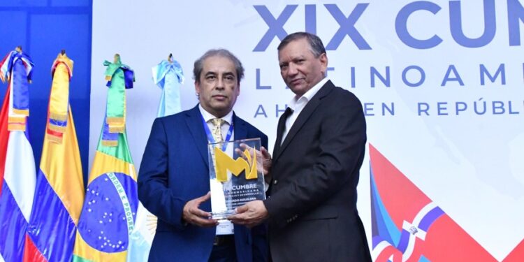 Reconocen a Leonardo Aguilera como “Líder Destacado de América Latina”