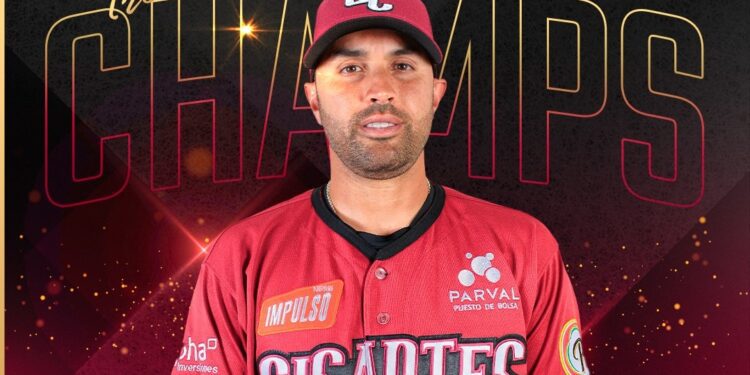 Gigantes del Cibao firman a Luis Urueta y al coach de pitcheo Wellington Cepeda