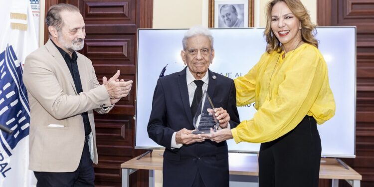 Cultura reconoce al diseñador del Palacio de Bellas Artes