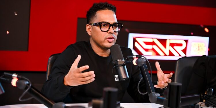 Santiago Matías anuncia candidatura a senador por Santo Domingo