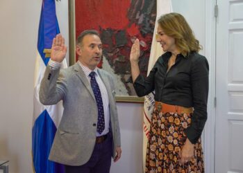 Ministra de Cultura juramenta a Carlos Veitía como director del Teatro Nacional