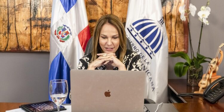 Milagros Germán y  Roberto Fulcar asumen presidencias de consejos de la CECC/SICA