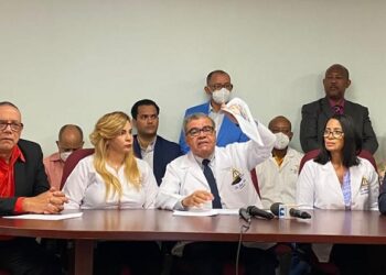 Colegio Médico exige apertura hospitales cerrados 