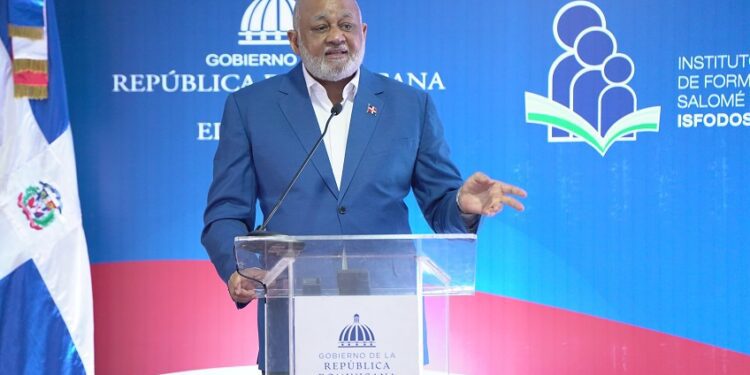 Ministro Fulcar continúa impulsando plan Dominicana Lee