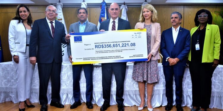 RD recibe 356 millones de pesos de la UE para apoyar el sector bananero