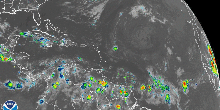 Onda tropical y vaguada dominarán el tiempo este fin de semana