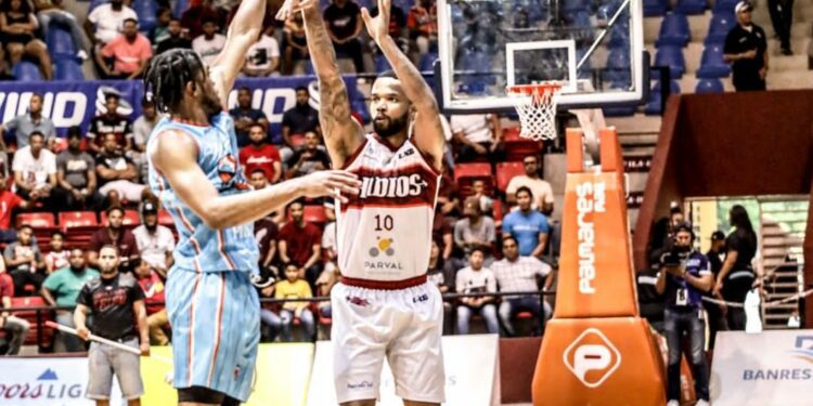 Indios superan a Titanes y clasifican a semifinales
