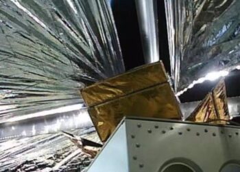 China despliega en el espacio una vela para desorbitar satélites