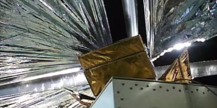 China despliega en el espacio una vela para desorbitar satélites