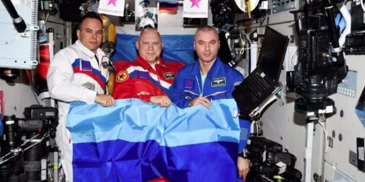 Los rusos celebran la conquista de Lugansk en la Estación Espacial